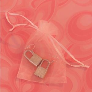 🌸 L O C K  E A R R I N G S 🌸 never worn